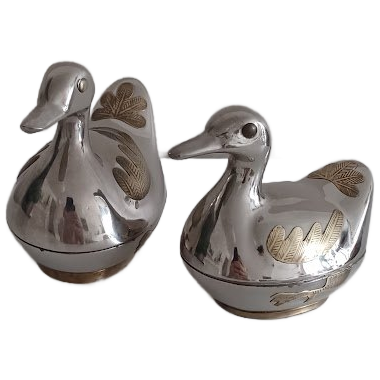 Vintage Koppel Tinnen Eendjes Met Koper. Opbergdoosjes. image 1