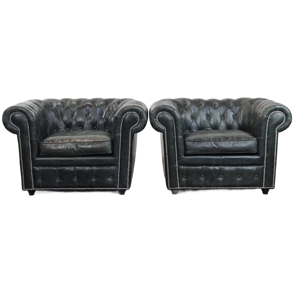 Tijdloze En Klassieke Set Ruime Zwarte Chesterfield Fauteuils Van Karaktervol Generfd Rundleer image 1