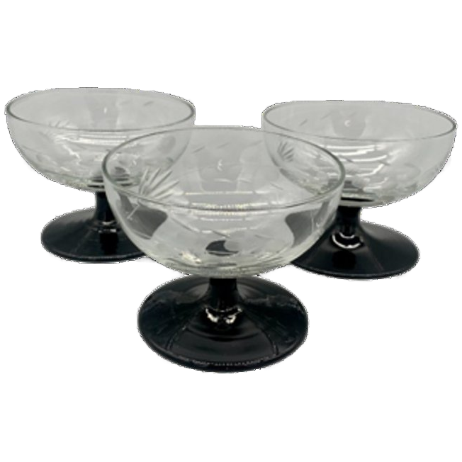 Set Vintage Gegraveerde Coupe Glaasjes Zwarte Voet 3 Stuks image 1