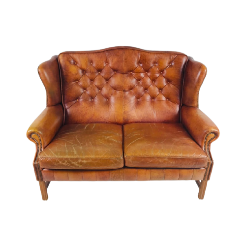 Vintage Chesterfield Wingback. Chesterfield Bank. Tweezits