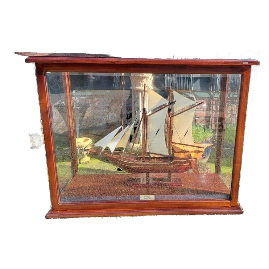 Klassieke Mahonie Vitrinekast, Met Zeilschip image 1