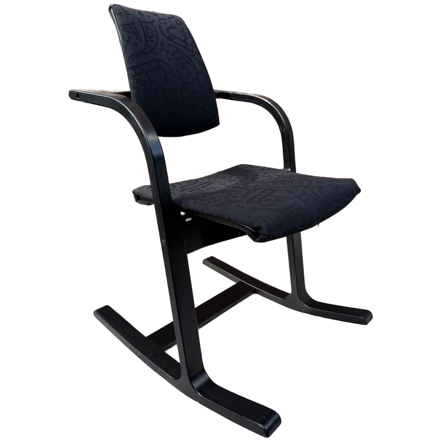 Stokke Peter Opsvik Actulum Ergonomisch Gevormde Schommelstoel - Zwarte Bekleding En Houten Frame image 1