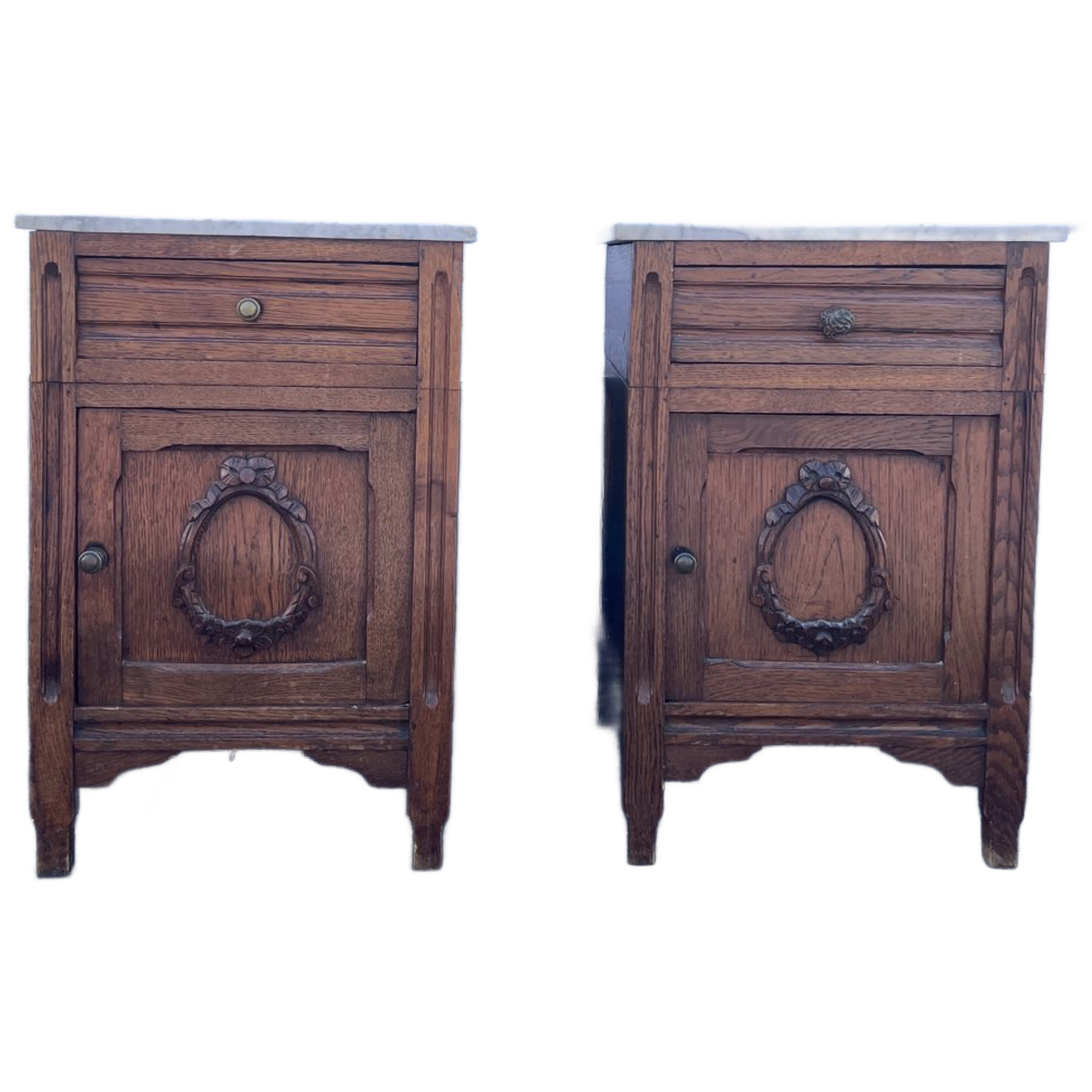 Set Antiek Eiken Nachtkastjes Met Deurtje En Lade, En Wit Grijs Geaderd Marmer Blad image 1