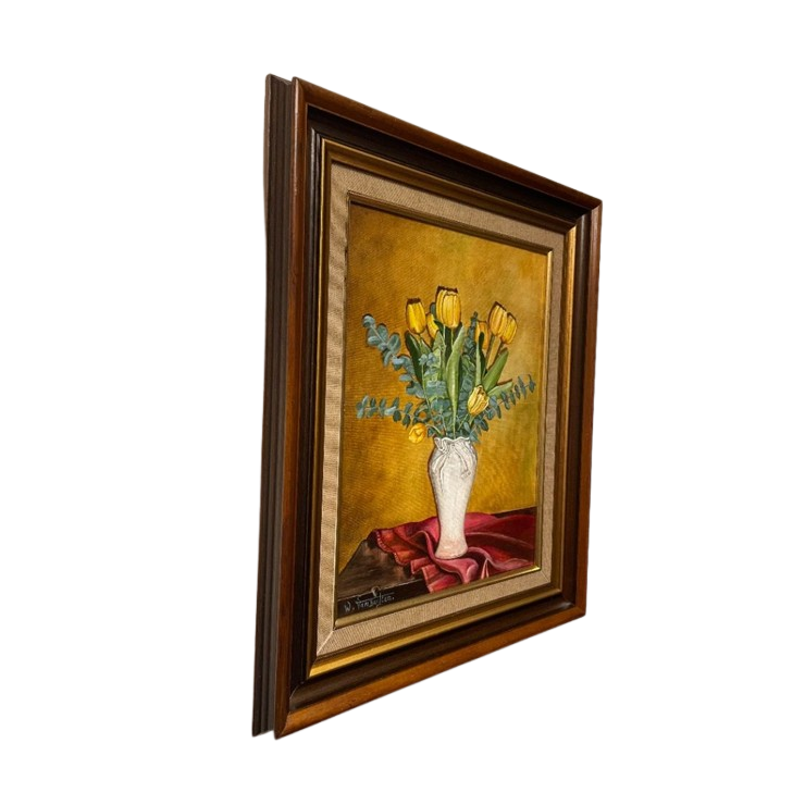 Gele Tulpen In Een Witte Vaas image 1