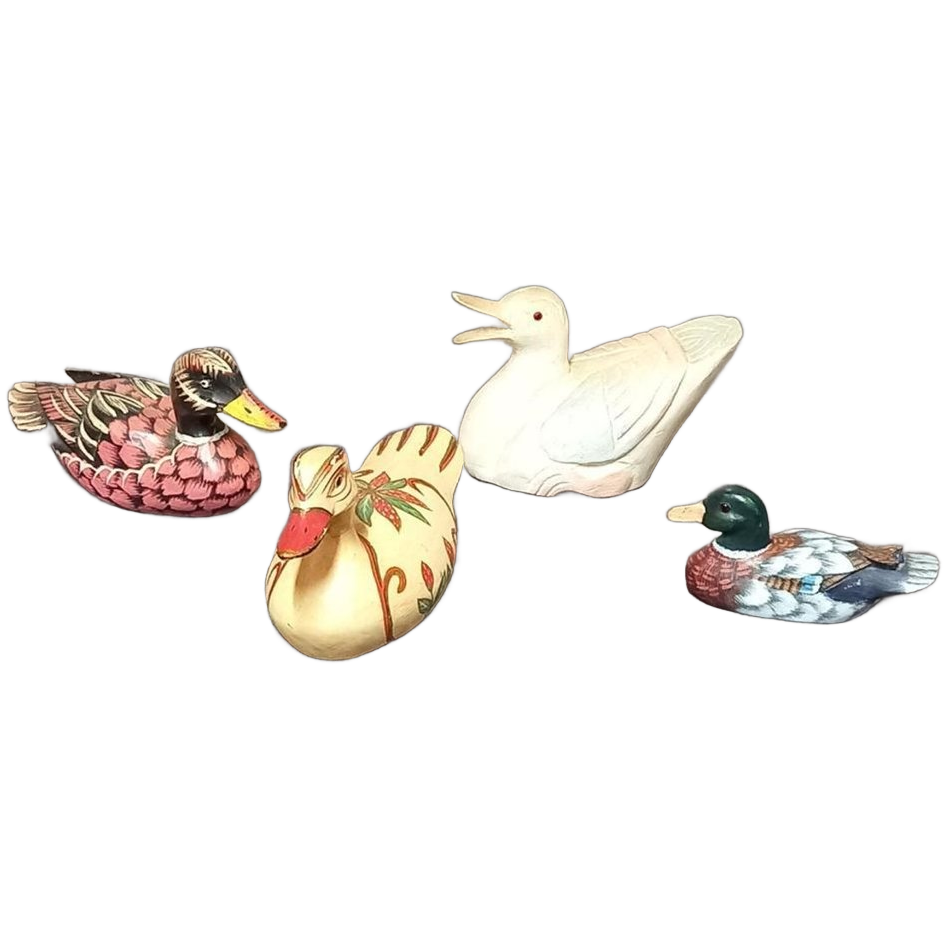 Set Van 4 Kleurrijke Antieke Lokeenden Uit Verschillende Lan image 1