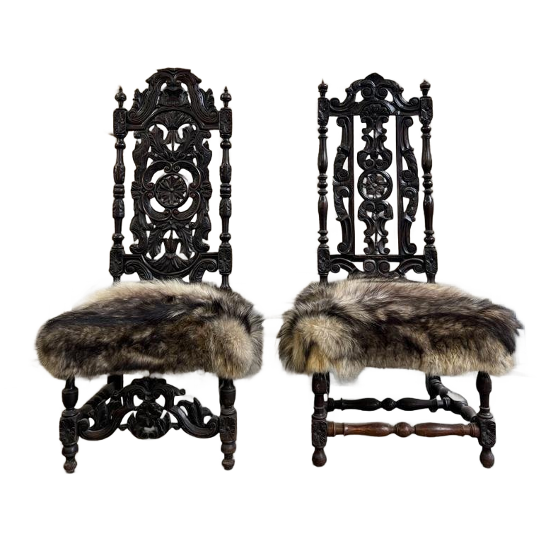 Set Van 2 Antieke Stoelen Bekleed Met Pels Van Wolf image 1