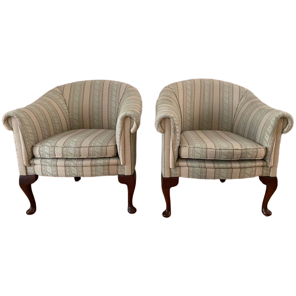 Set Van 2 Chesterfield Byron Tub Chairs image 1