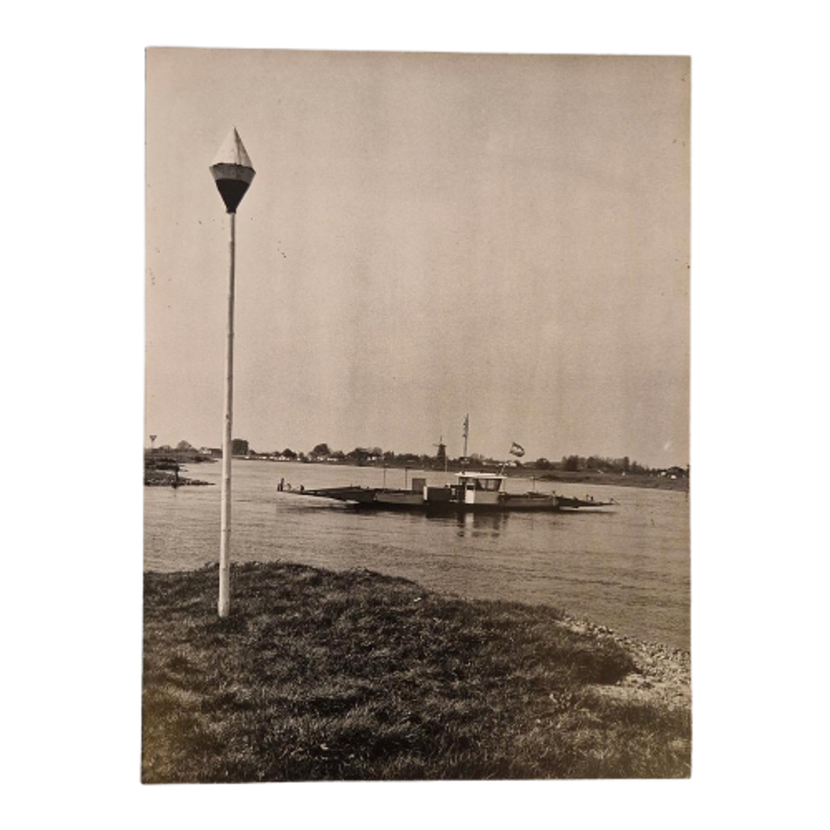 Zwart Wit Foto Op Hardboard Olst Veerpont Daf Reclame image 1