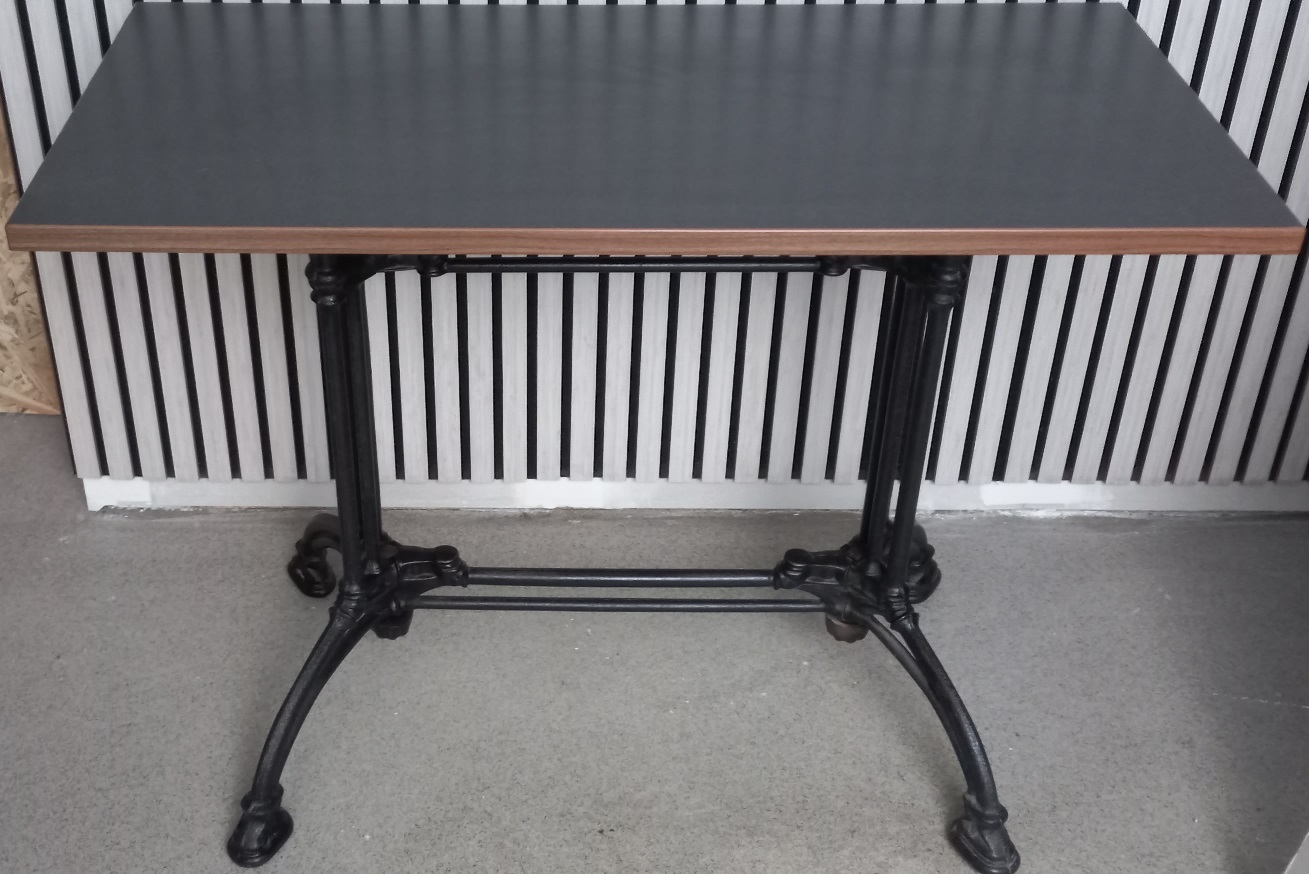 Gietijzeren Grote Terrastafel Met Formica Tafelblad. image 5