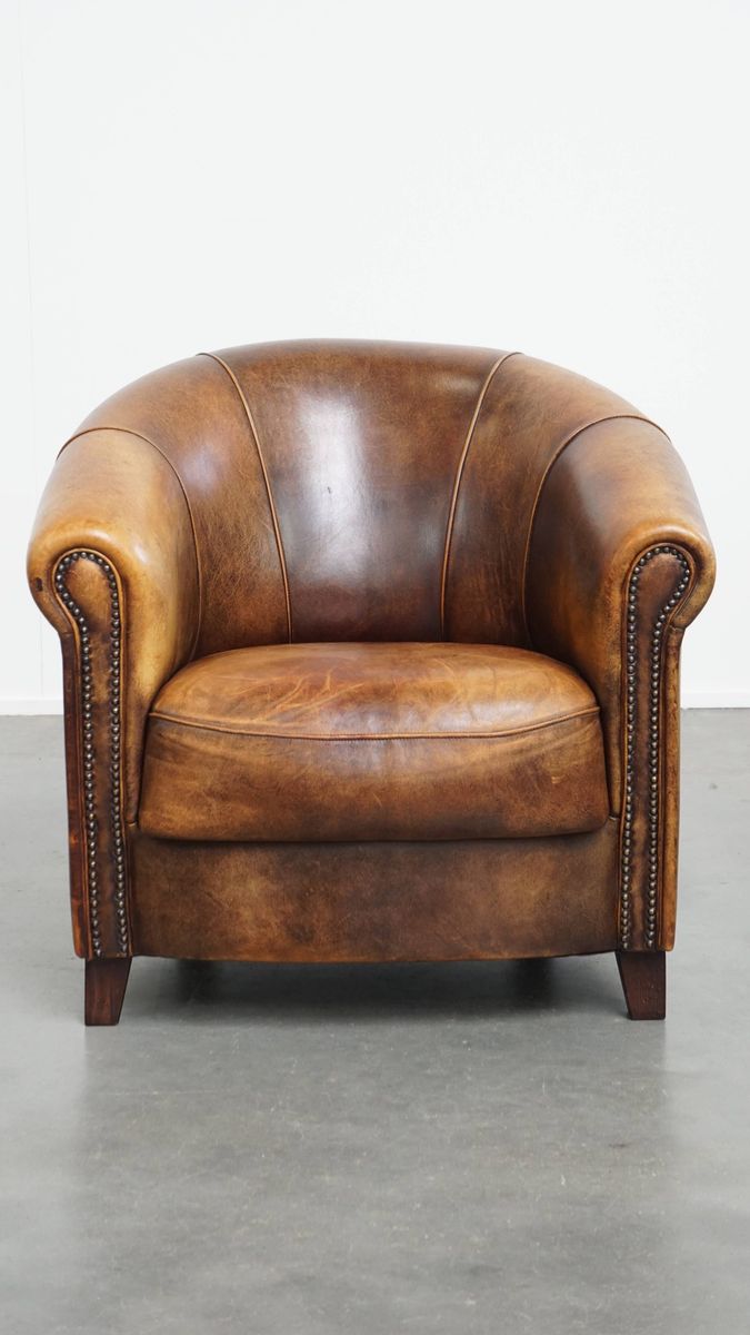 Unieke En Tijdloze Schapenleren Clubfauteuil Met Een Geweldig Patina image 2