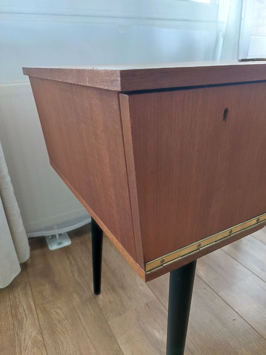 Vintage Houten Bureau Op Zwarte Poten Met Lade En Kastje image 10