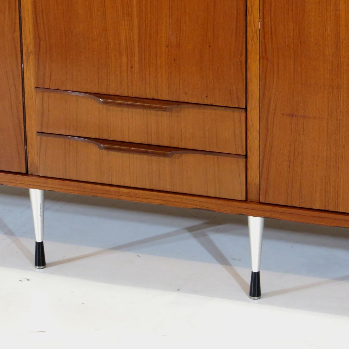 Grote Vintage 5-deurs Teak Kledingkast Italiaanse Stijl Jaren 60 image 8