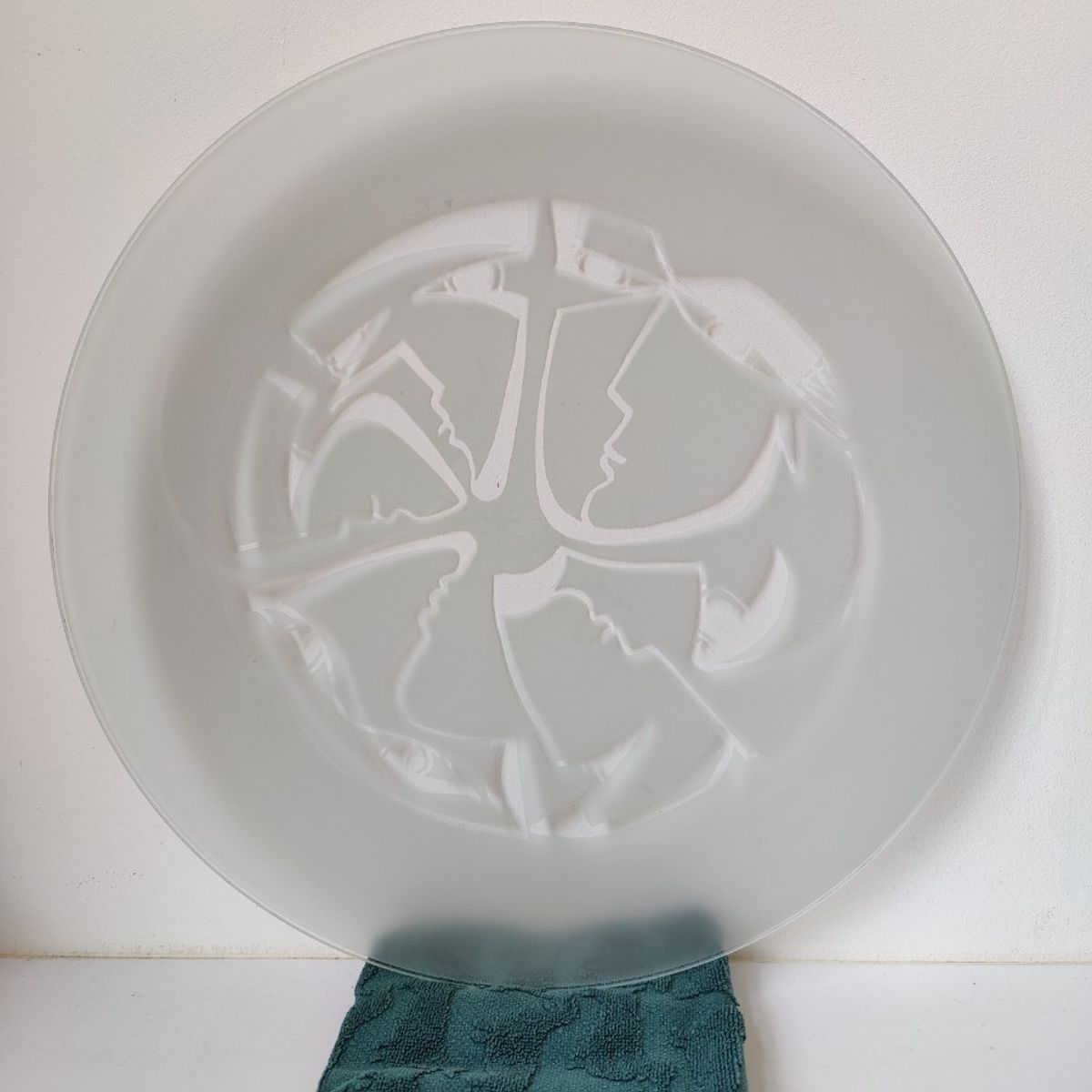 Glazen Schaal Met Geëtst Patroon Van Maskers Ca 1990 - 2000 image 15