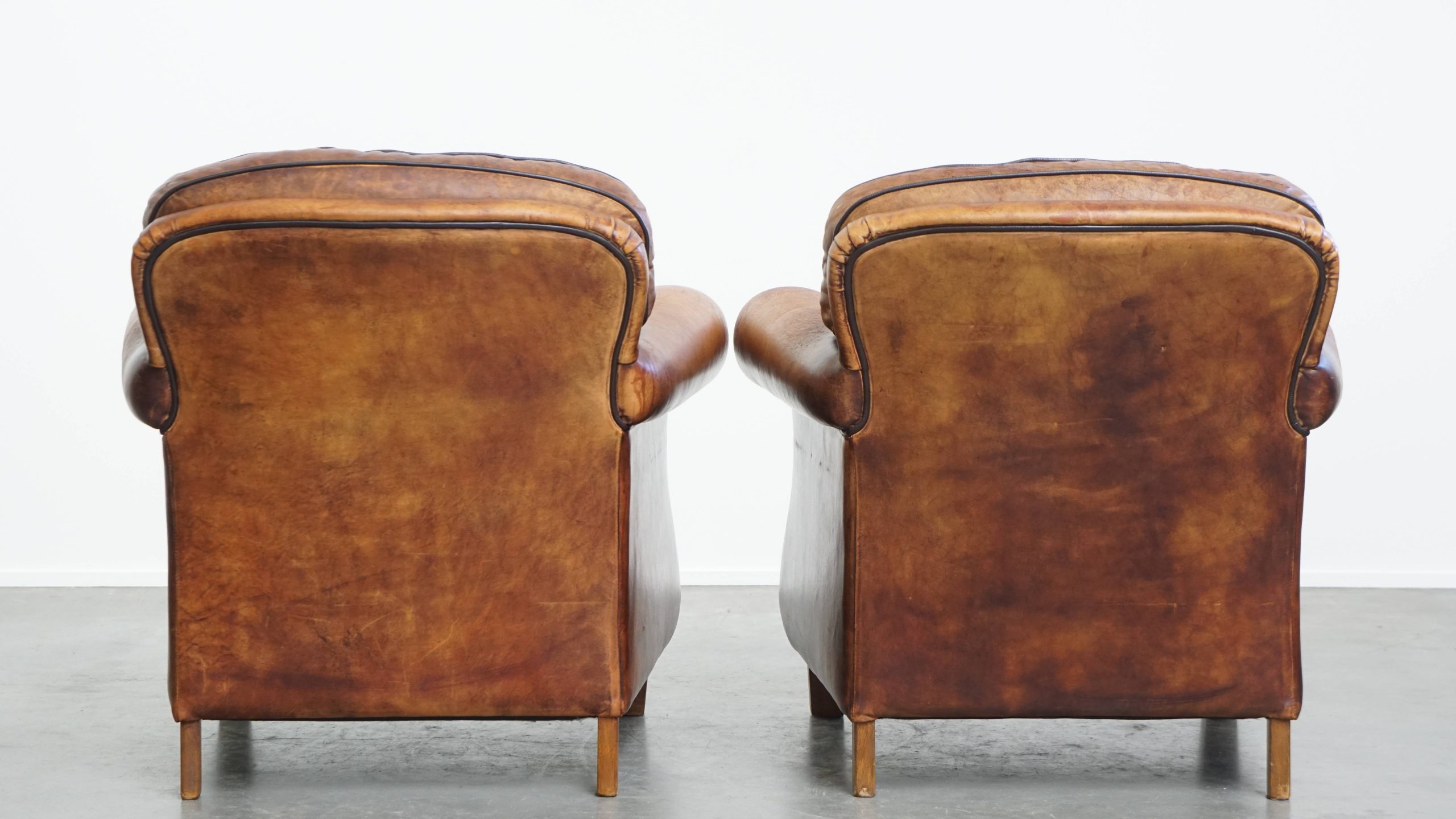 Set Van 2 Schapenleren Armchairs In Engelse Stijl Met Een Unieke Vormgeving En Mooie Kleuren image 4