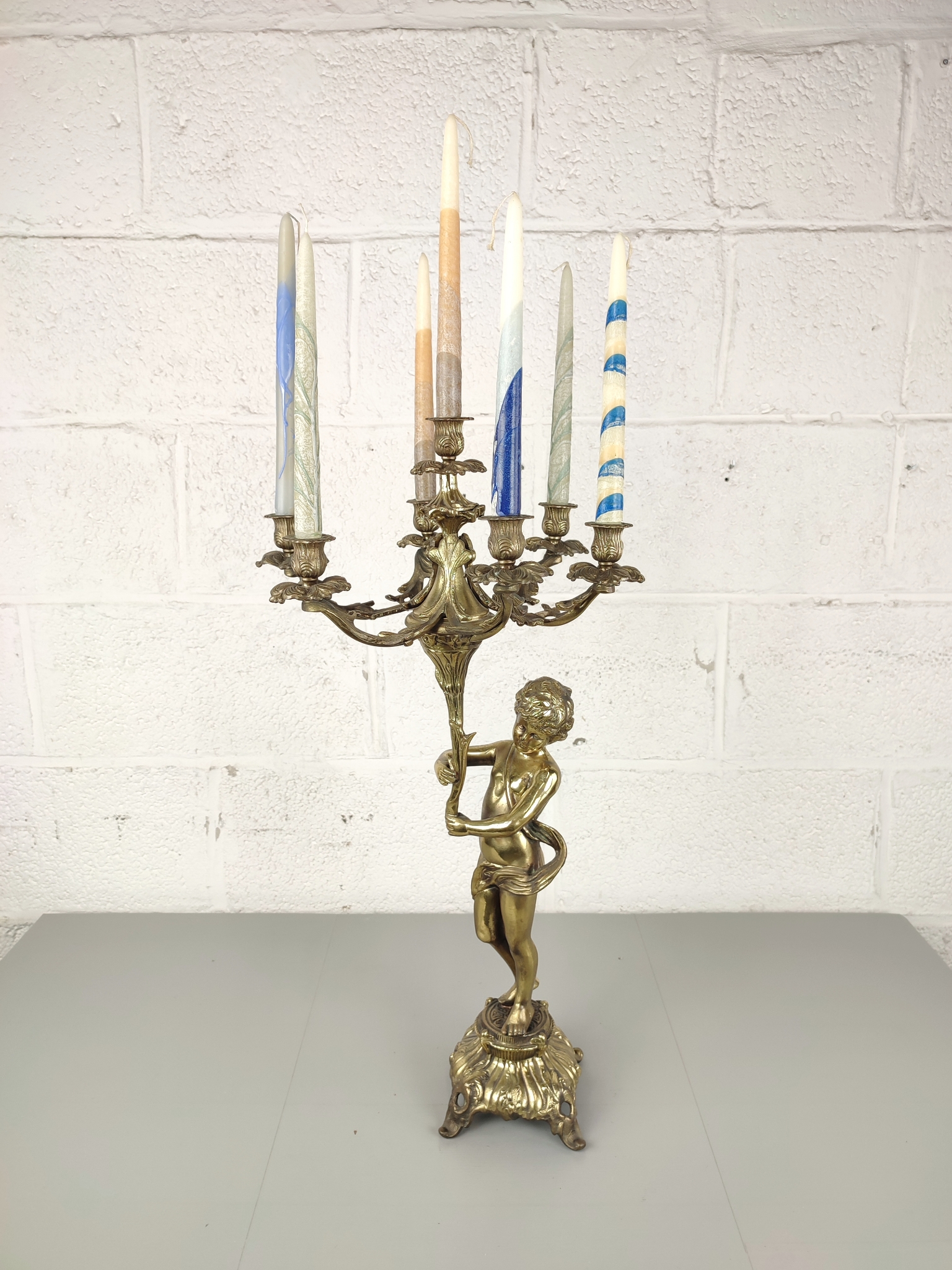 Zeer Grote Kandelaar Met Putto image 3