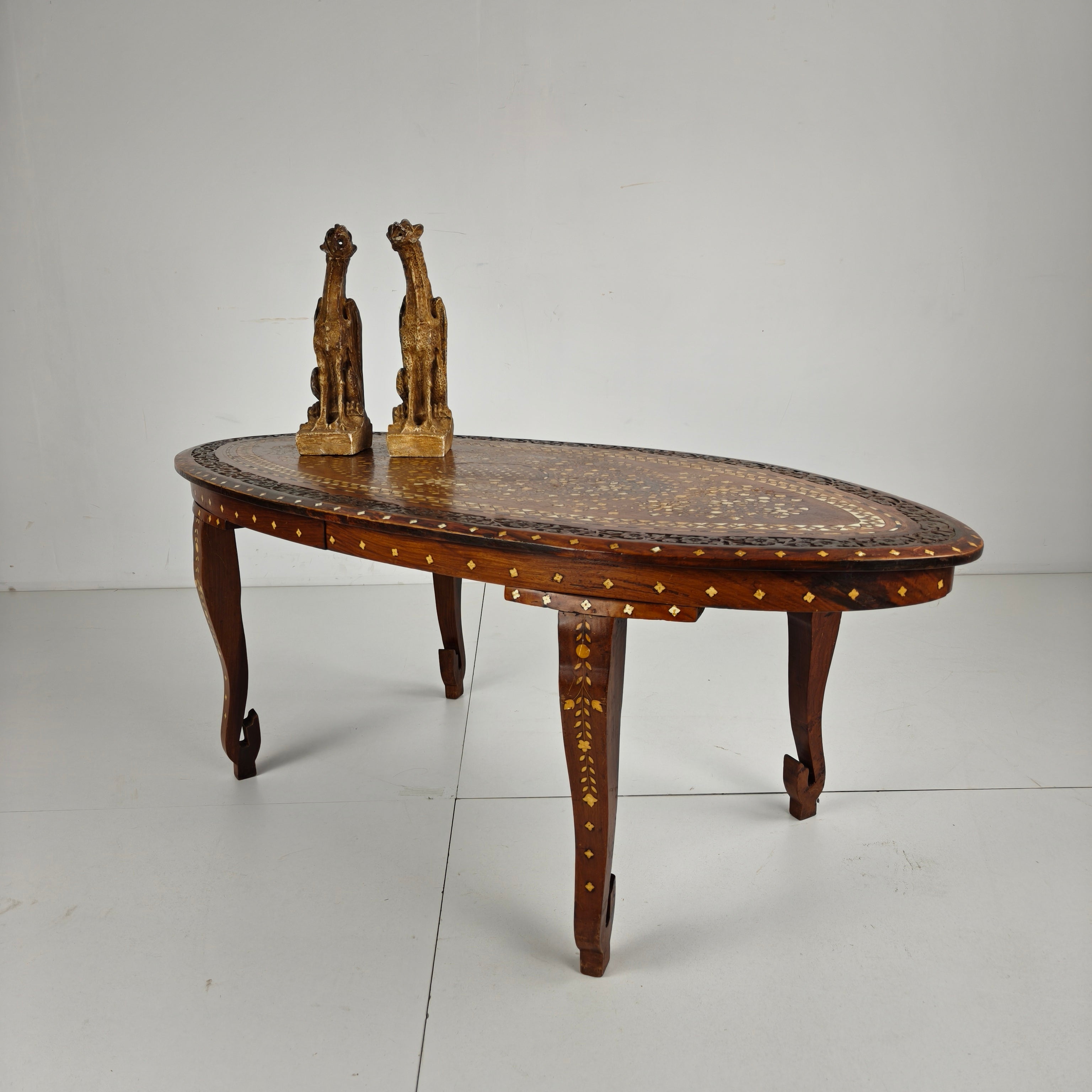20e-eeuwse Anglo-indiase Ingelegde Botten Salontafel image 16
