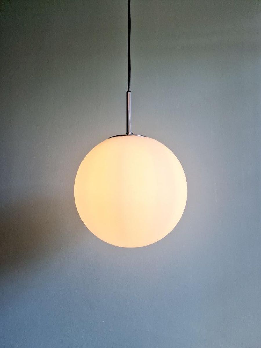 Grote Suspensie In Wit Gesatineerd Opaalglas, Limburg, 1970 image 2