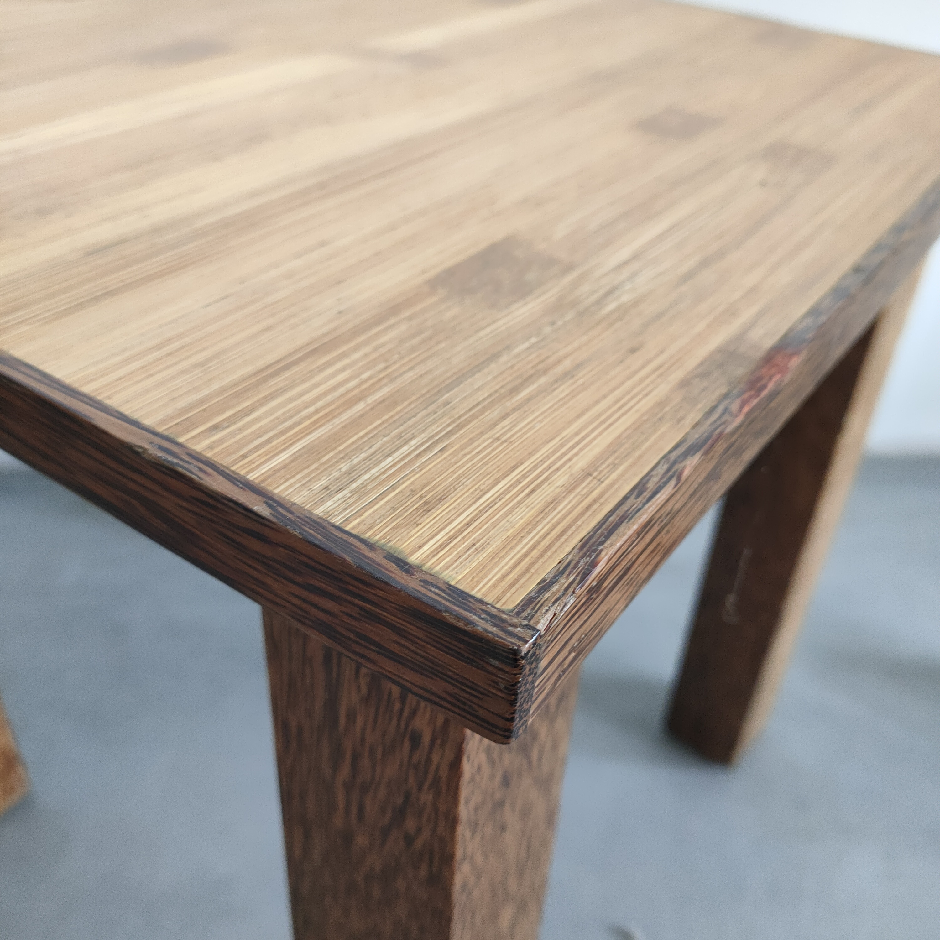 Bijzettafeltje Vierkant Met Donker Houten Afwerking image 4