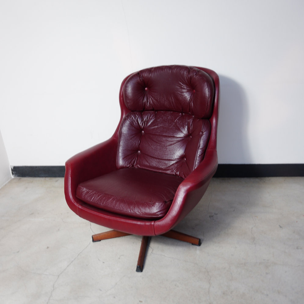 Scandinavian Red/brown Skai Leather Relaxed Armchair, 1969 image 2