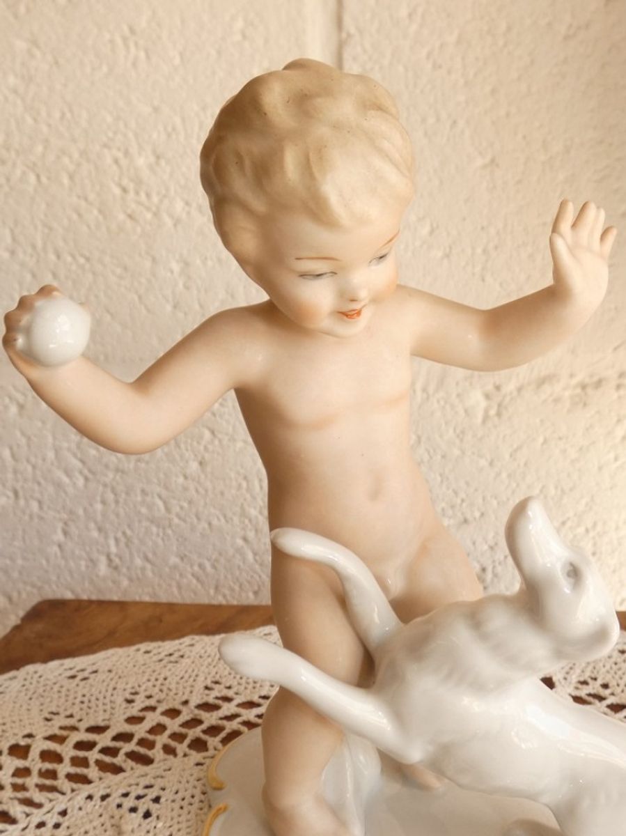 Wallendorf "spelende Jongen Met Hond". image 3