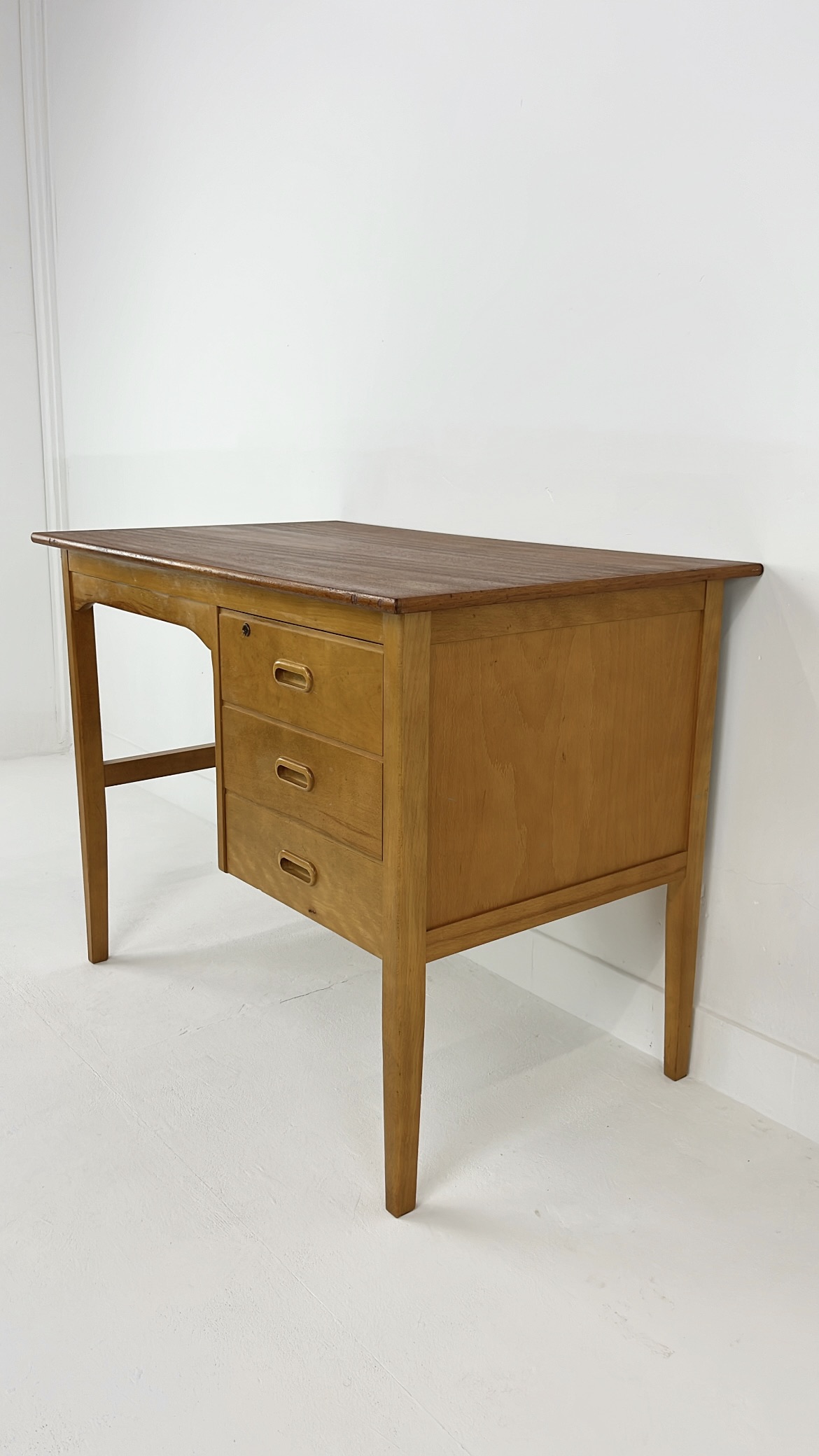 Scandinavisch Vintage Teak Fineren Bureau Veme image 8