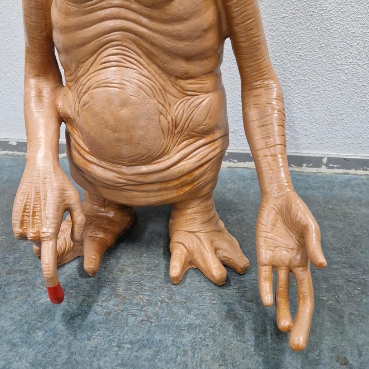 Groot E.t. Beeld Van Glasvezel Of Kunststof image 5