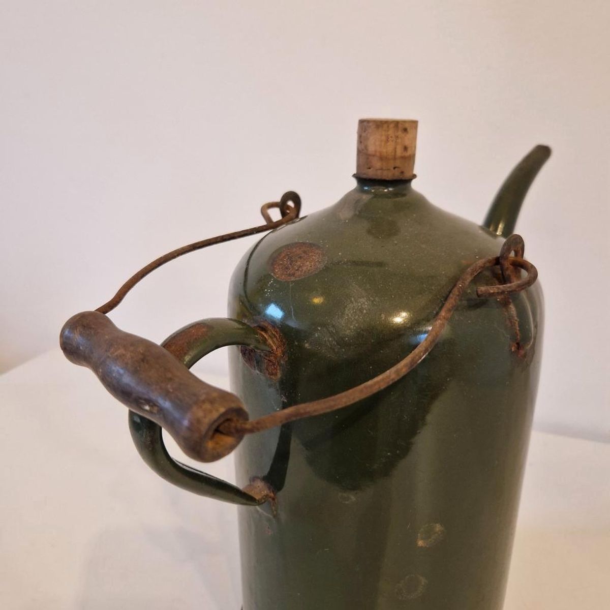 Antieke Groene Petroleum Kan Emaille image 6