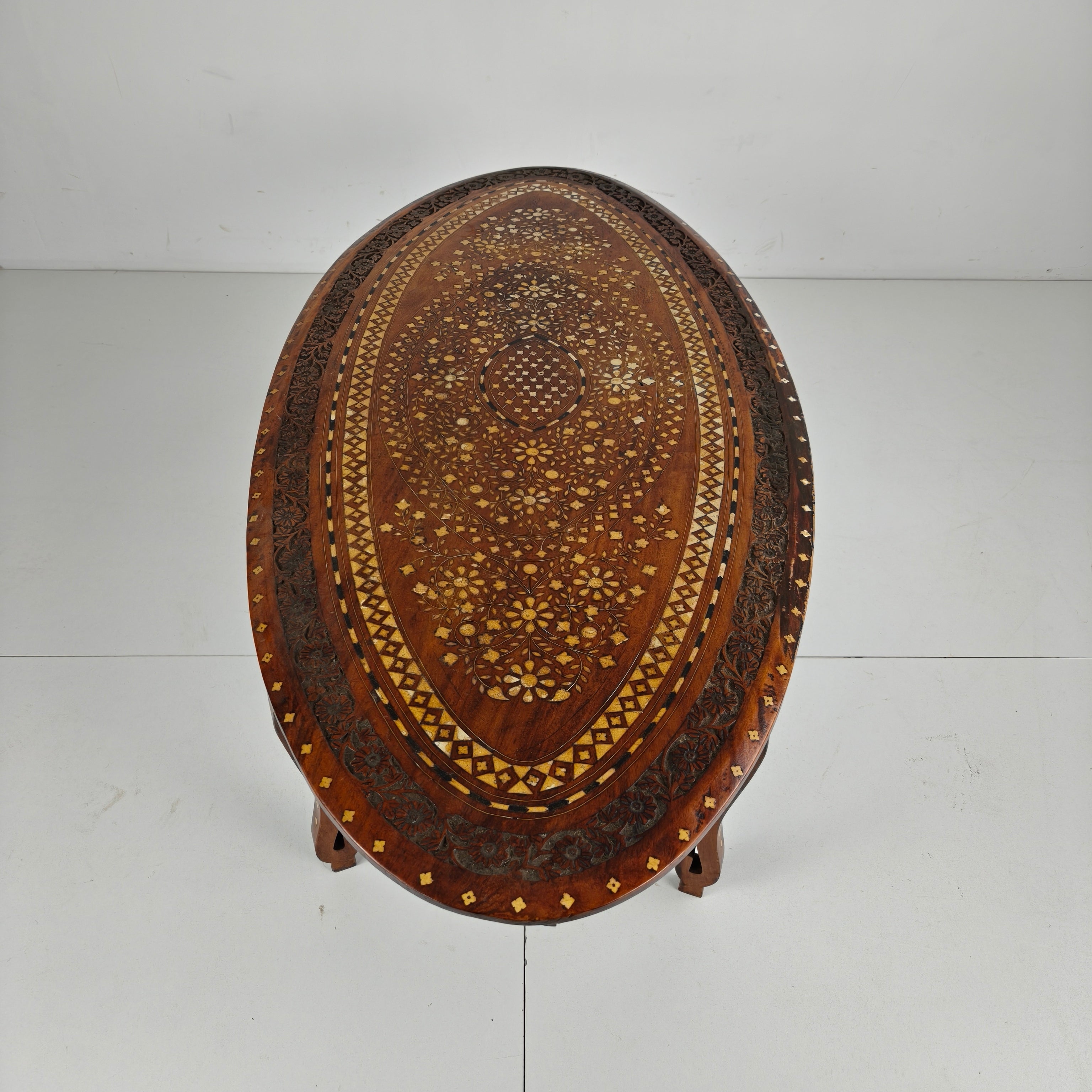 20e-eeuwse Anglo-indiase Ingelegde Botten Salontafel image 6