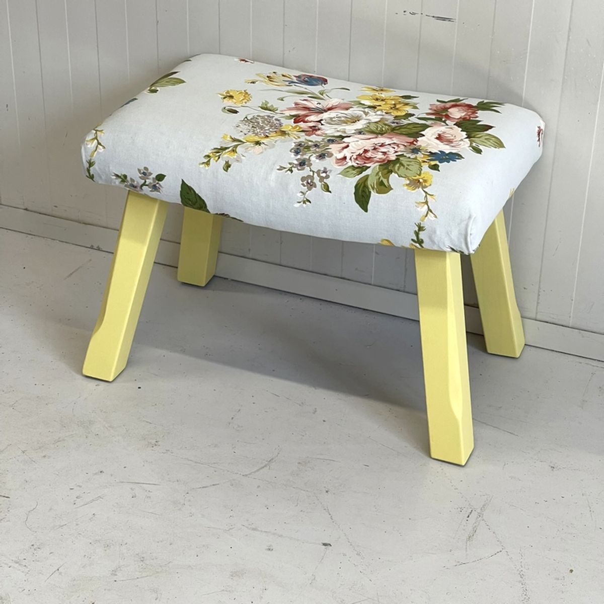 Nieuw Gestoffeerd Voetenbankje Footstool Retro Stof Bloem image 2