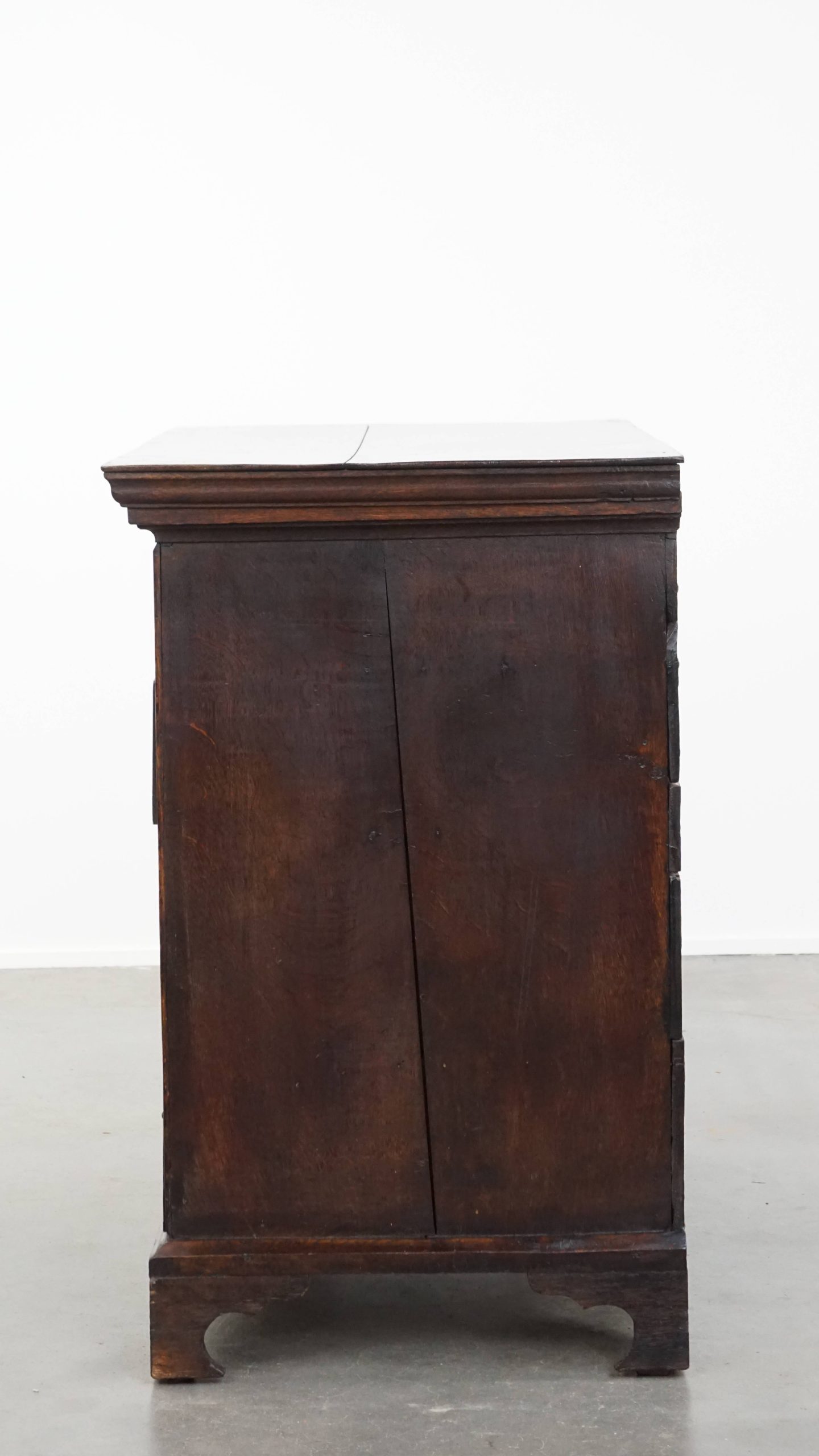 Elegante Vroeg 18e Eeuwse Antieke Engelse Ladekast/ Commode Gemaakt Van Eikenhout Met 5 Lades image 7