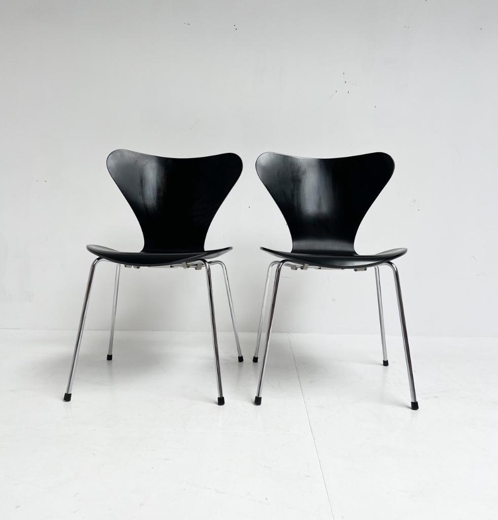 Set Van 2 Model 3107 Stoelen Van Arne Jacobsen, 1990's image 2