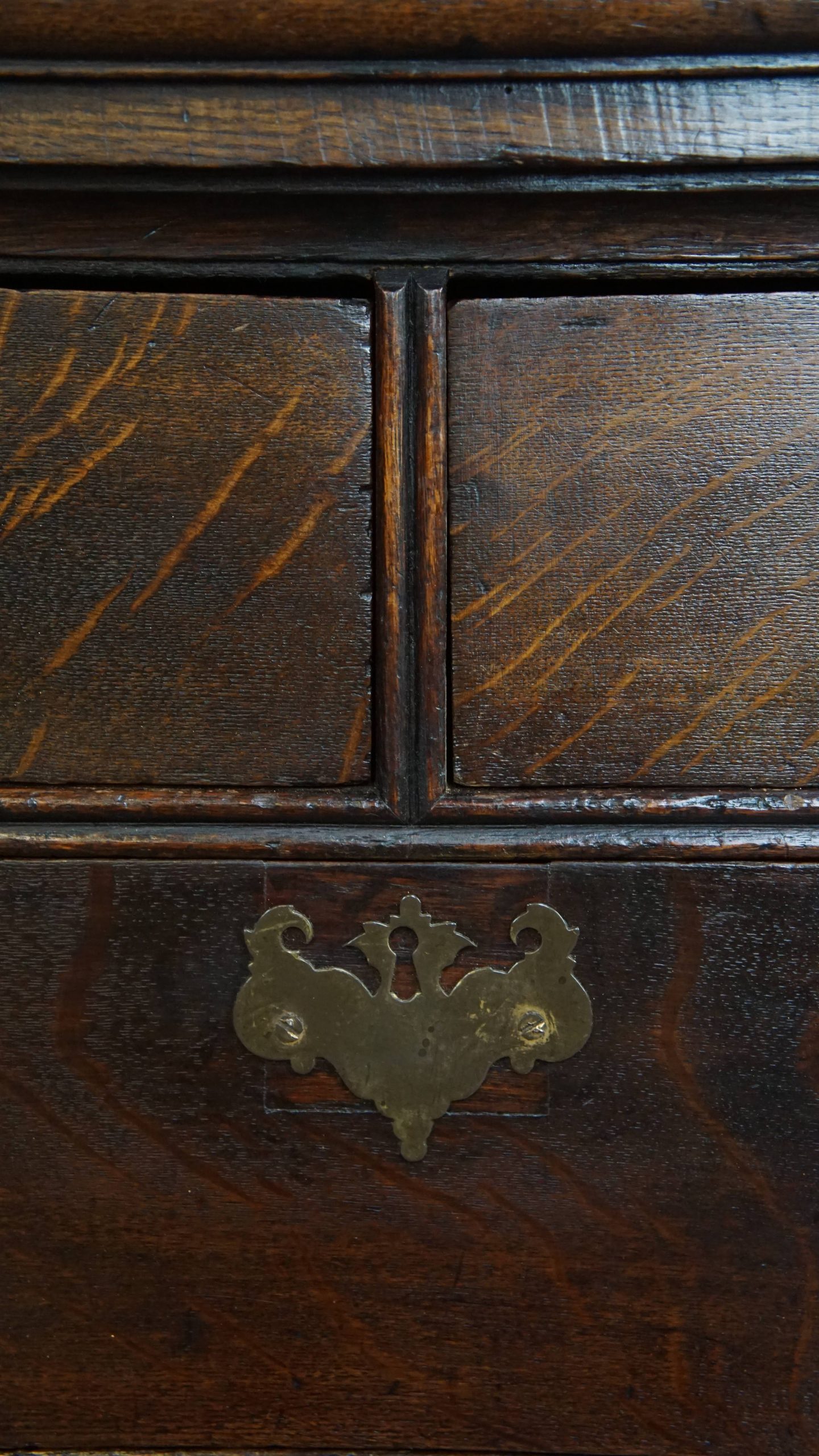 Elegante Vroeg 18e Eeuwse Antieke Engelse Ladekast/ Commode Gemaakt Van Eikenhout Met 5 Lades image 13