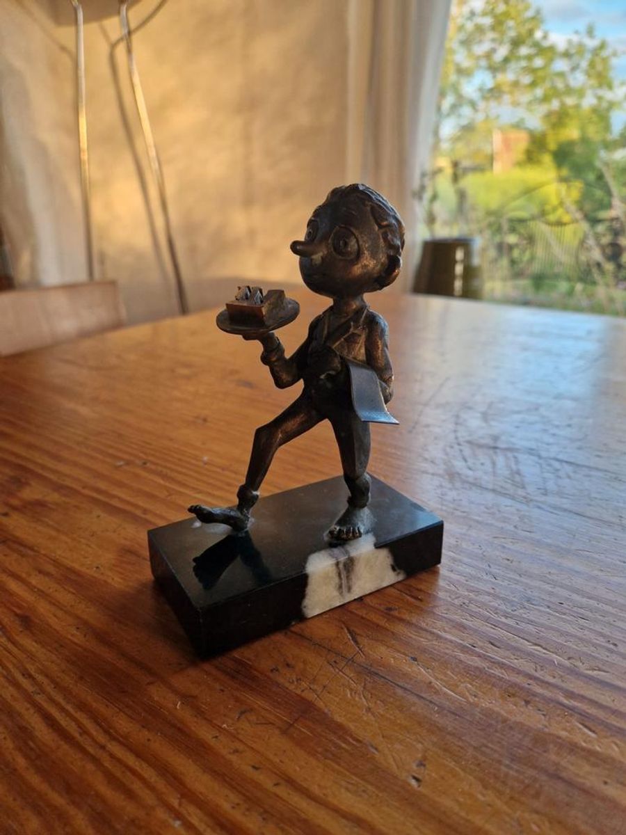 Bronzen Beeldje Gesigneerd Mr Politie Ober image 5