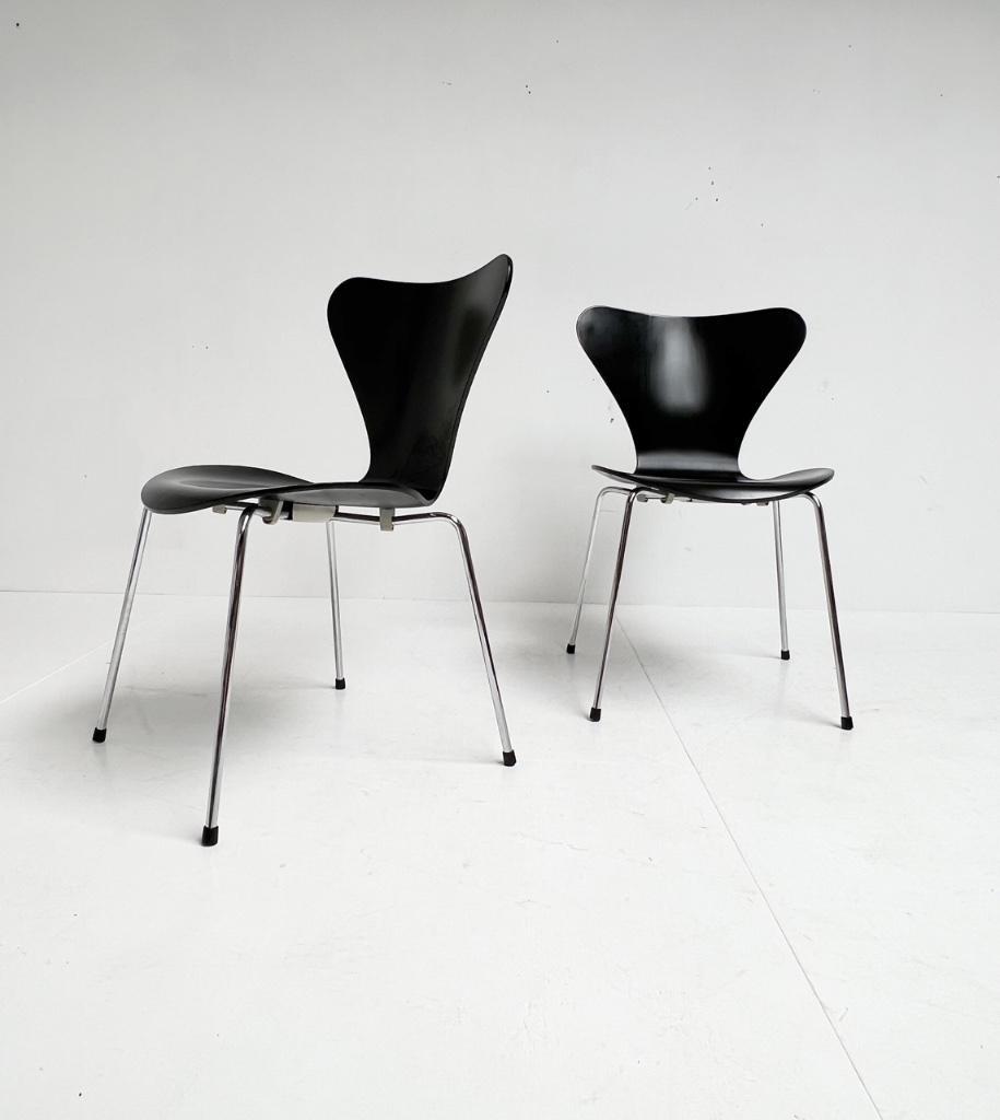 Set Van 2 Model 3107 Stoelen Van Arne Jacobsen, 1990's image 3
