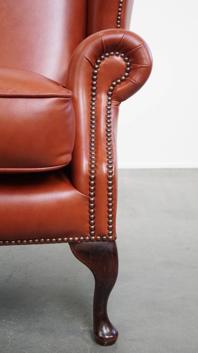 Elegante, Gladde En Comfortabele Engelse Chesterfield Oorfauteuil Van Rundleer image 9