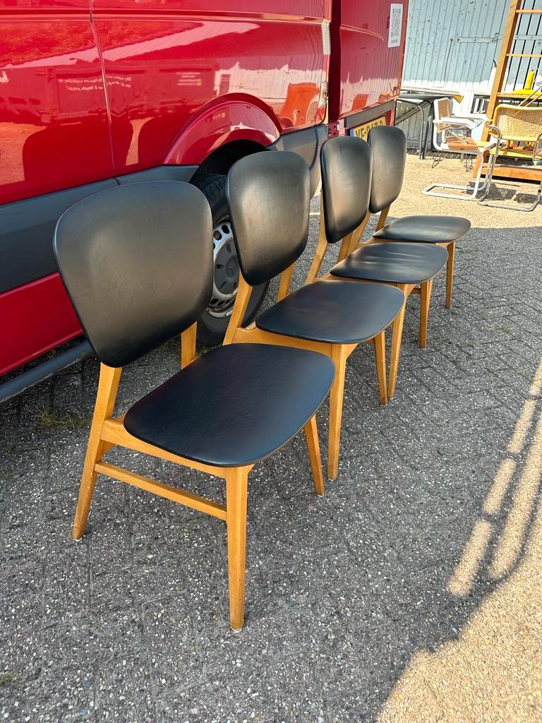 Set Van 4 Vintage Stoelen image 4
