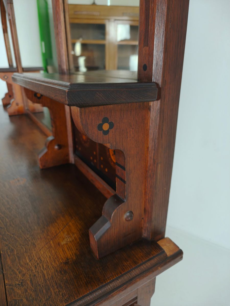 Zeldzaam 19e-eeuws Engels Arts & Crafts Eikenhouten Dressoir Van Pratt & Prince – Inlegwerk Met Zonnebloemmotie image 9