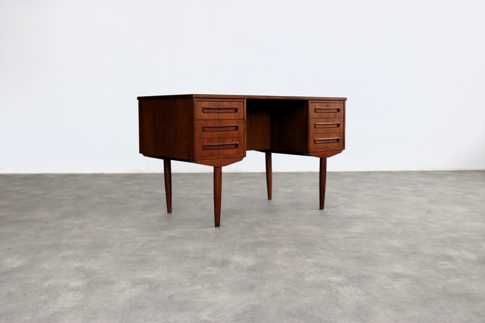Vintage Bureau | Desk | Jaren 60 | J. Svenstrup | Deens image 2