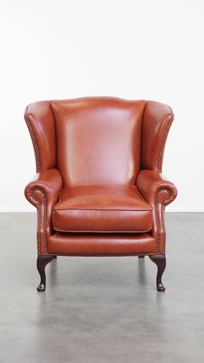 Elegante, Gladde En Comfortabele Engelse Chesterfield Oorfauteuil Van Rundleer image 2