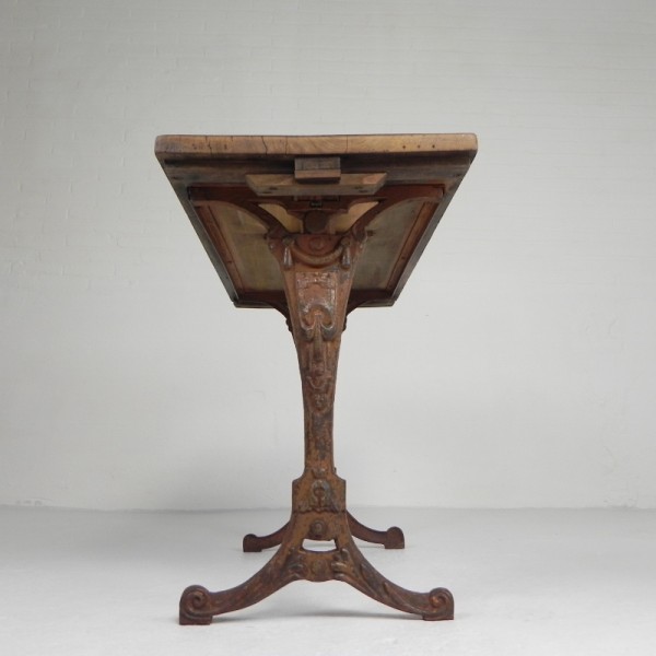 Art Deco Bistrotafel Met Eiken Blad Op Gietijzeren Frame image 18