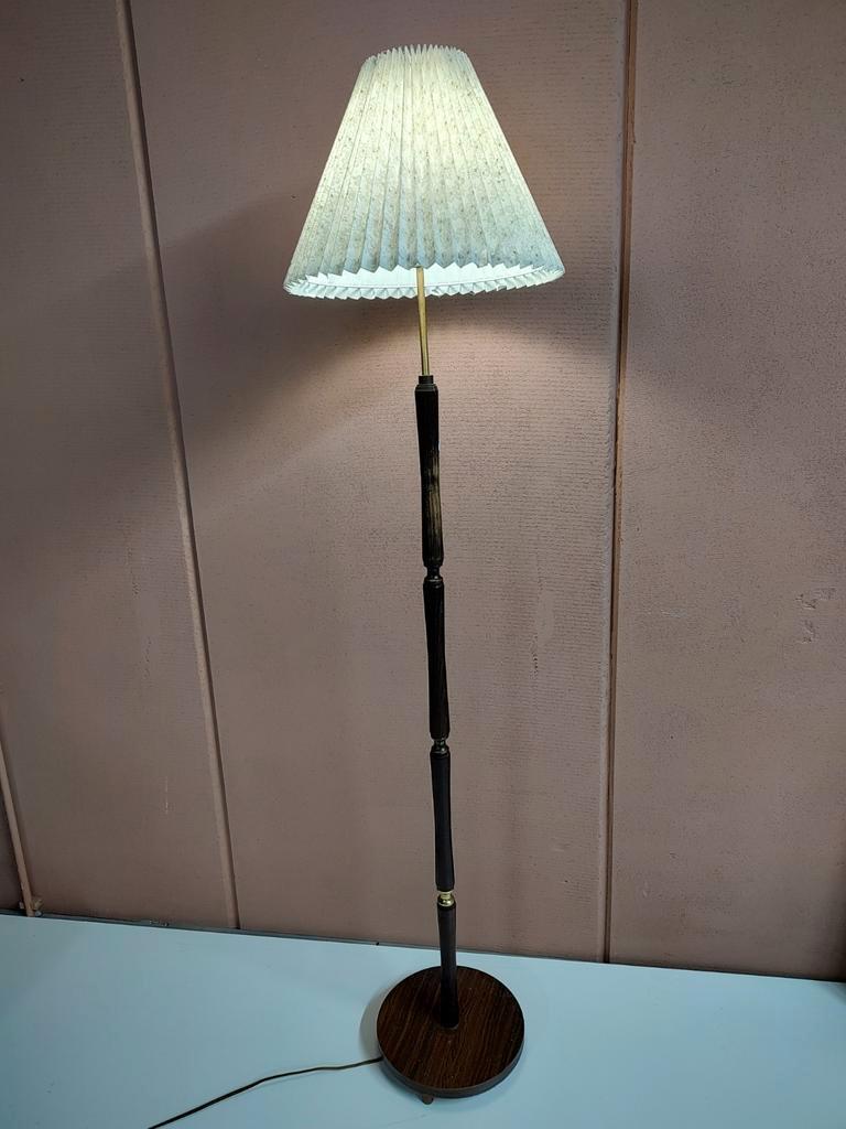 Elegante Staande Lamp Met Geplooide Kap image 5