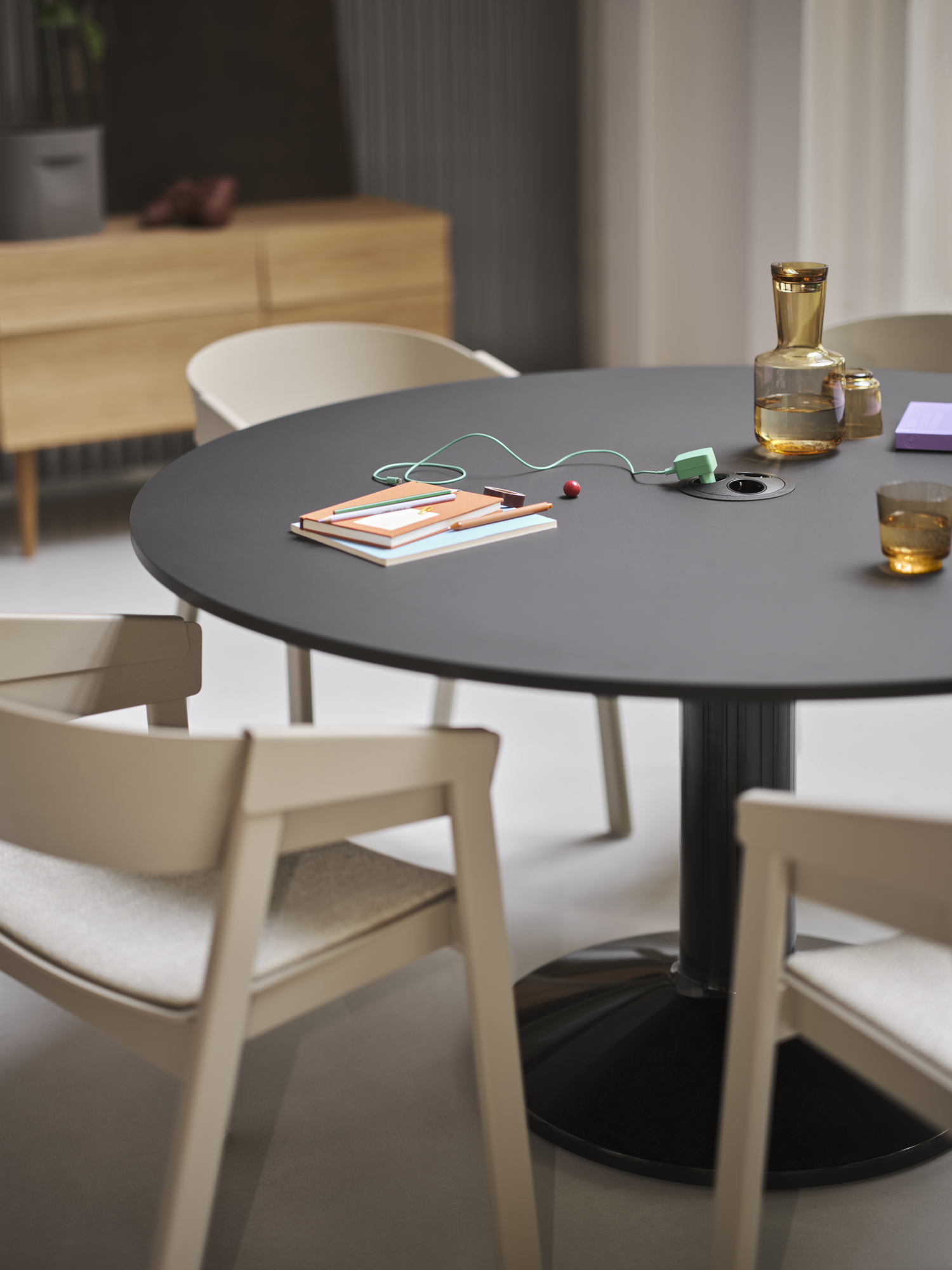 Muuto / Midst Table W. Power Cut Out / Black With Power Unit image 5