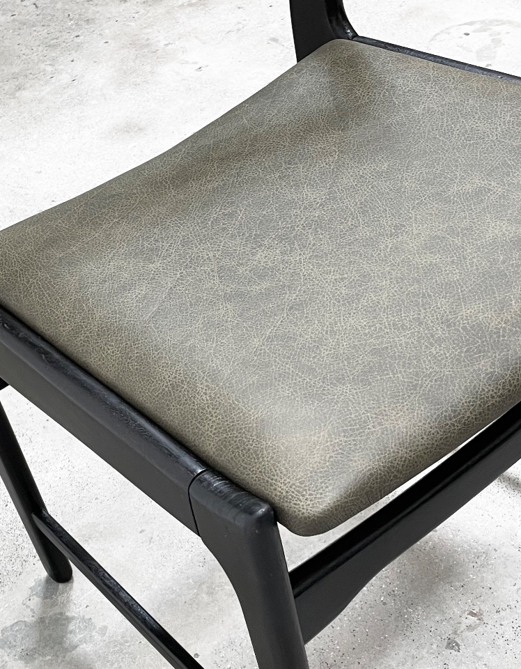 Vintage Houten Mid-century Modern Stoelen Opnieuw Bekleed Met Leer. image 2