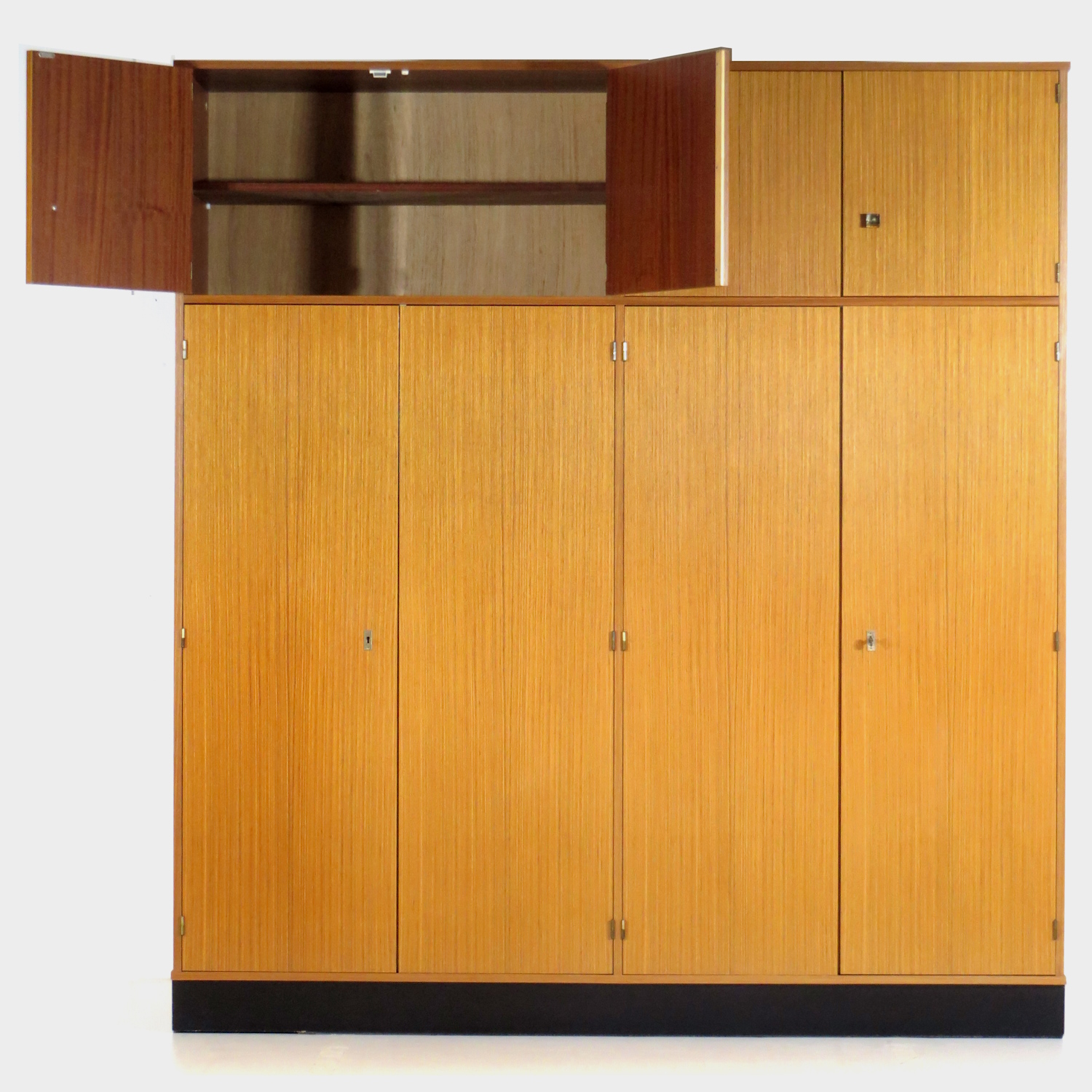Grote Hoge Vintage Design Kledingkast In Teak, 1960s image 5