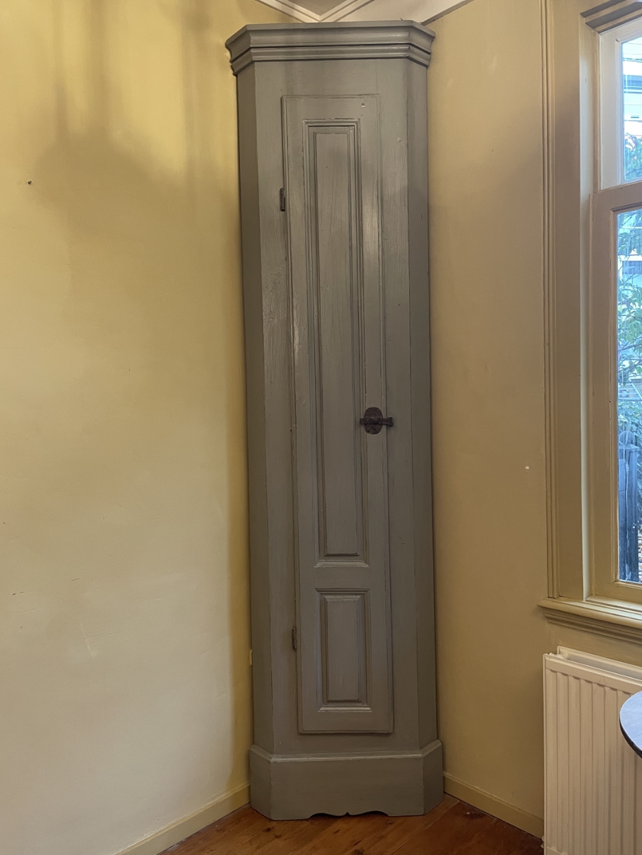 Hoge Ondiepe Hoekkast Frans 254 Cm. image 17