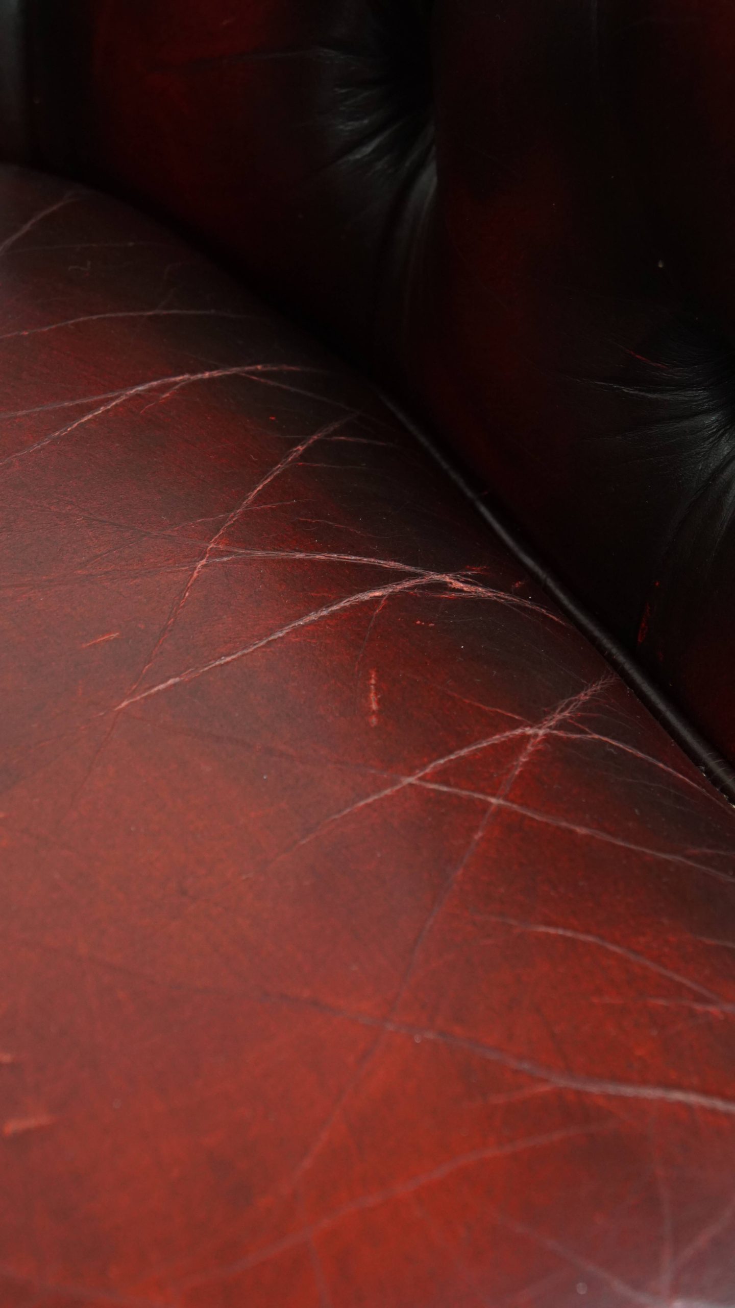 Klassieke En Luxe Rode Rundleren Chesterfield Clubfauteuil In Engelse Stijl Met Siernagels image 17