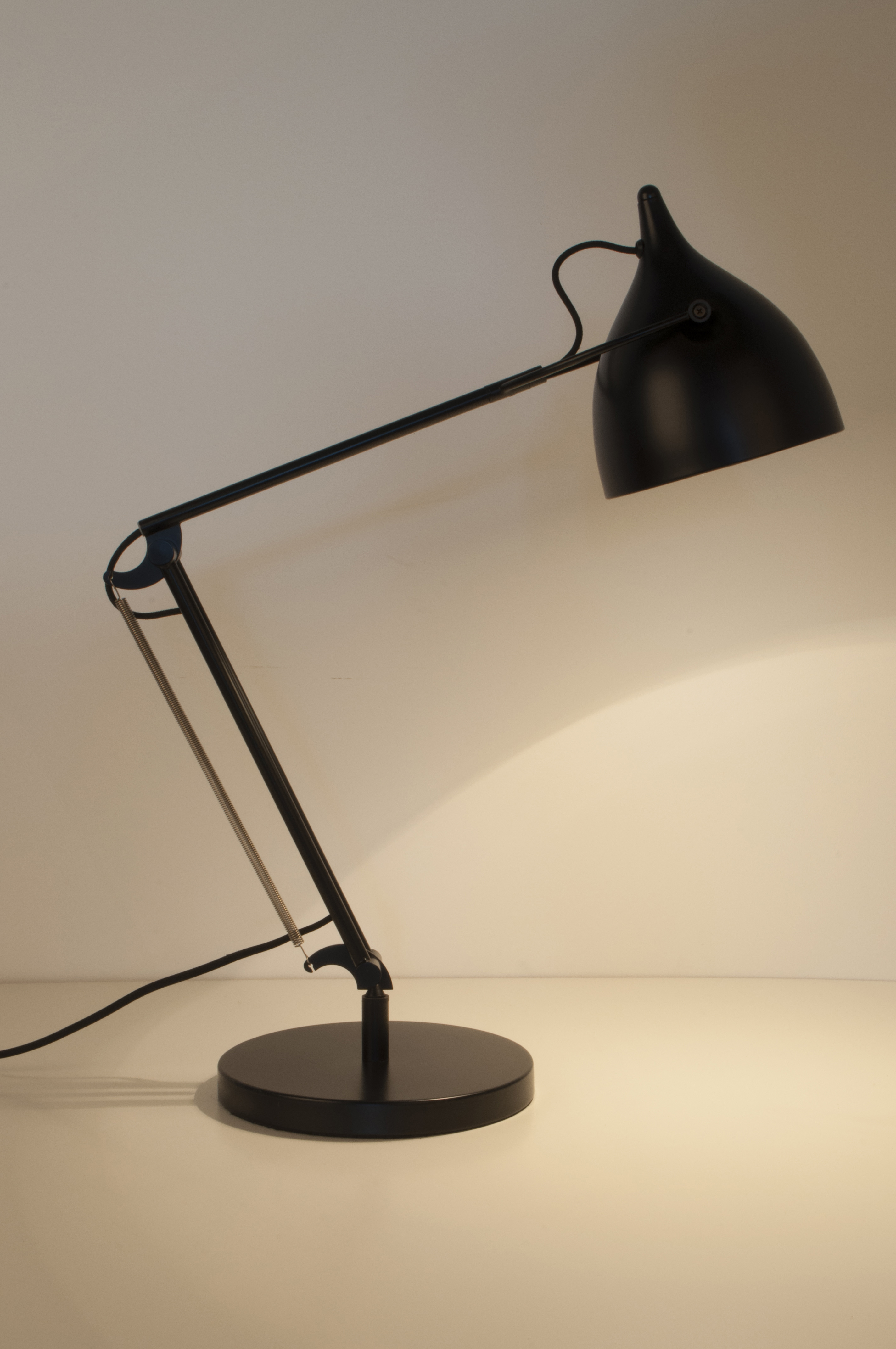Zuiver Reader Bureaulamp Mat Zwart image 3
