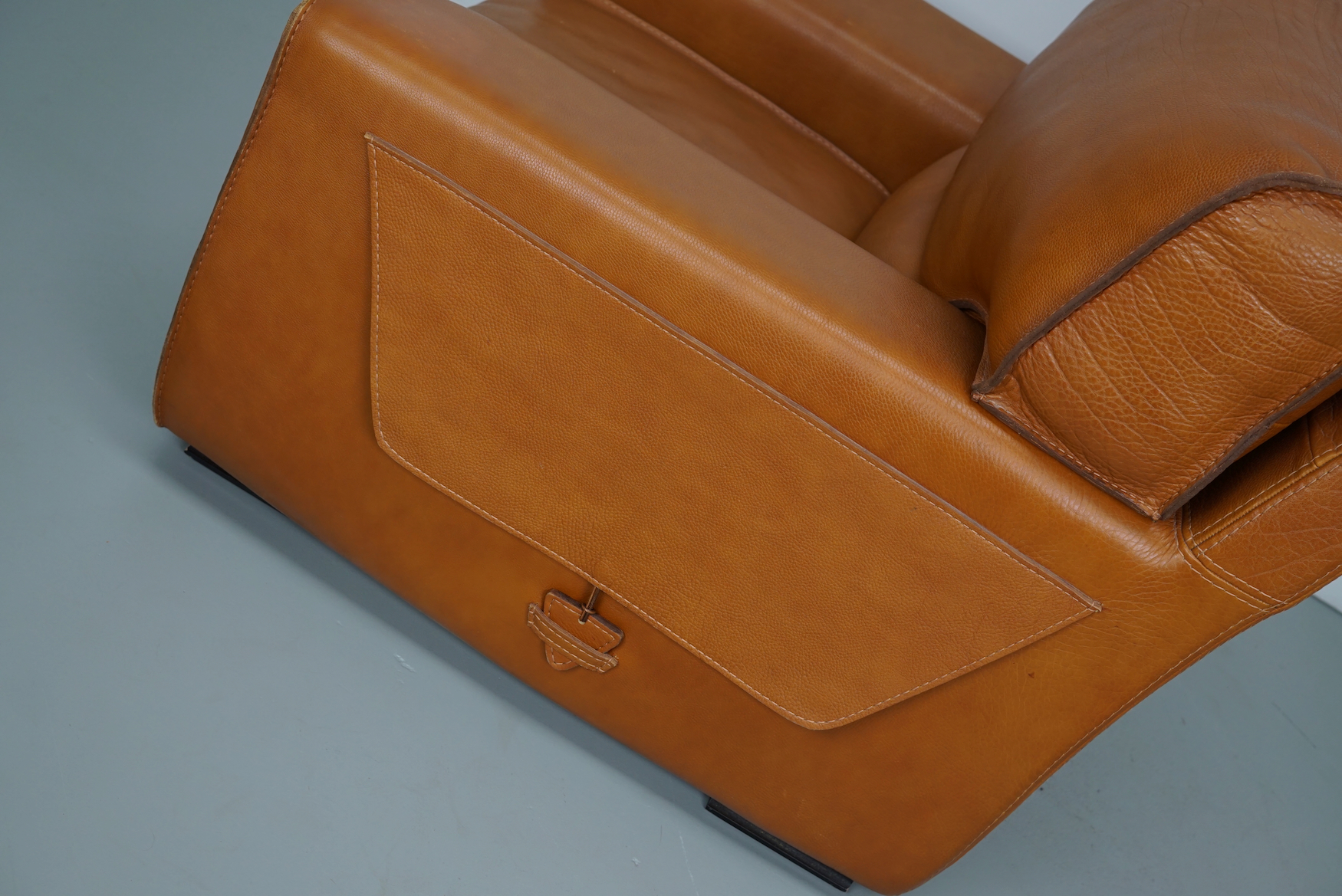 Roche Bobois Clubfauteuil In Tan/cognac Nekleer image 10