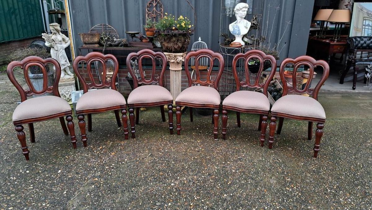 Klassieke Mahoniehouten Eetkamerstoelen Afm. 43x50 En 93 Cm image 2