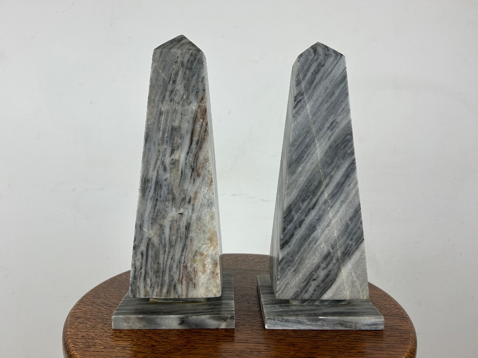 Set Van Twee Grote Obelisks image 6